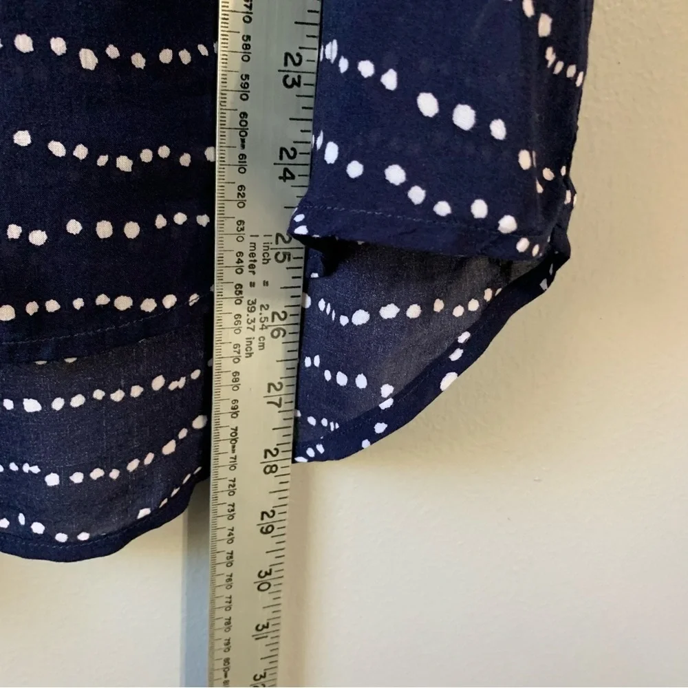 Bella Dahl navy and white polka dot rayon sleeveless button up blouse. Size M - Picture 8 of 10
